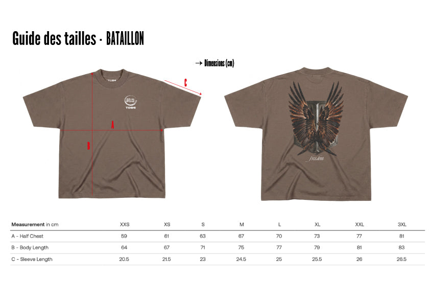 Tableau du guide des tailles d’un t-shirt oversize couleur mocha inspiré de l’anime L'Attaque des Titans.
