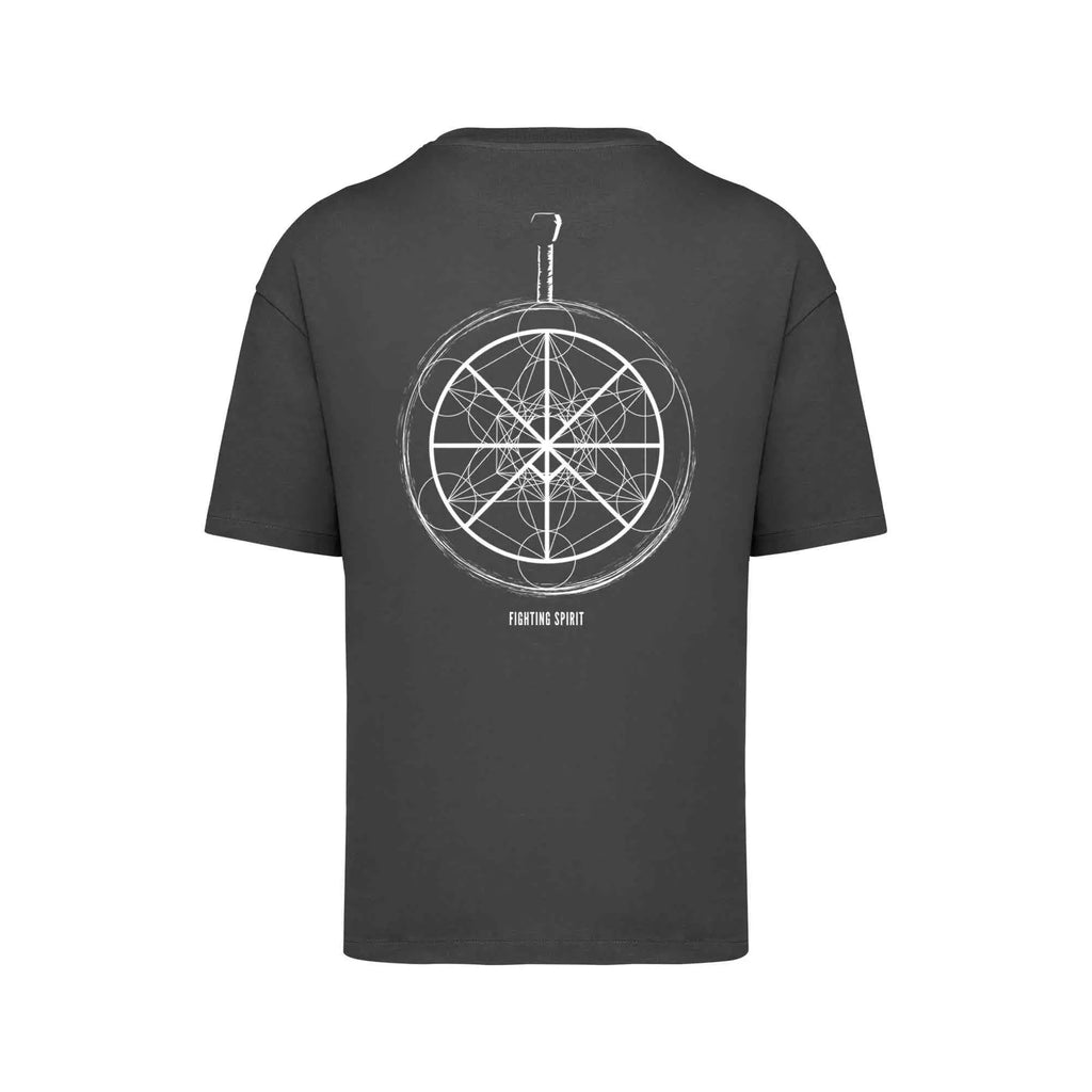 T-shirt oversize gris TOSHI “Black Warrior” pour homme, inspiré de l’univers de Berserk, style manga japonais et streetwear sportif.