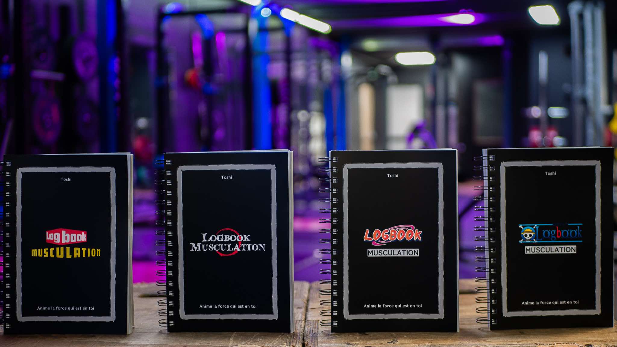 Quatre carnets d'entraînement pour suivre ses séances de musculation inspirés des animes de My Hero Academia, Demon Slayer, Naruto et One Piece. 