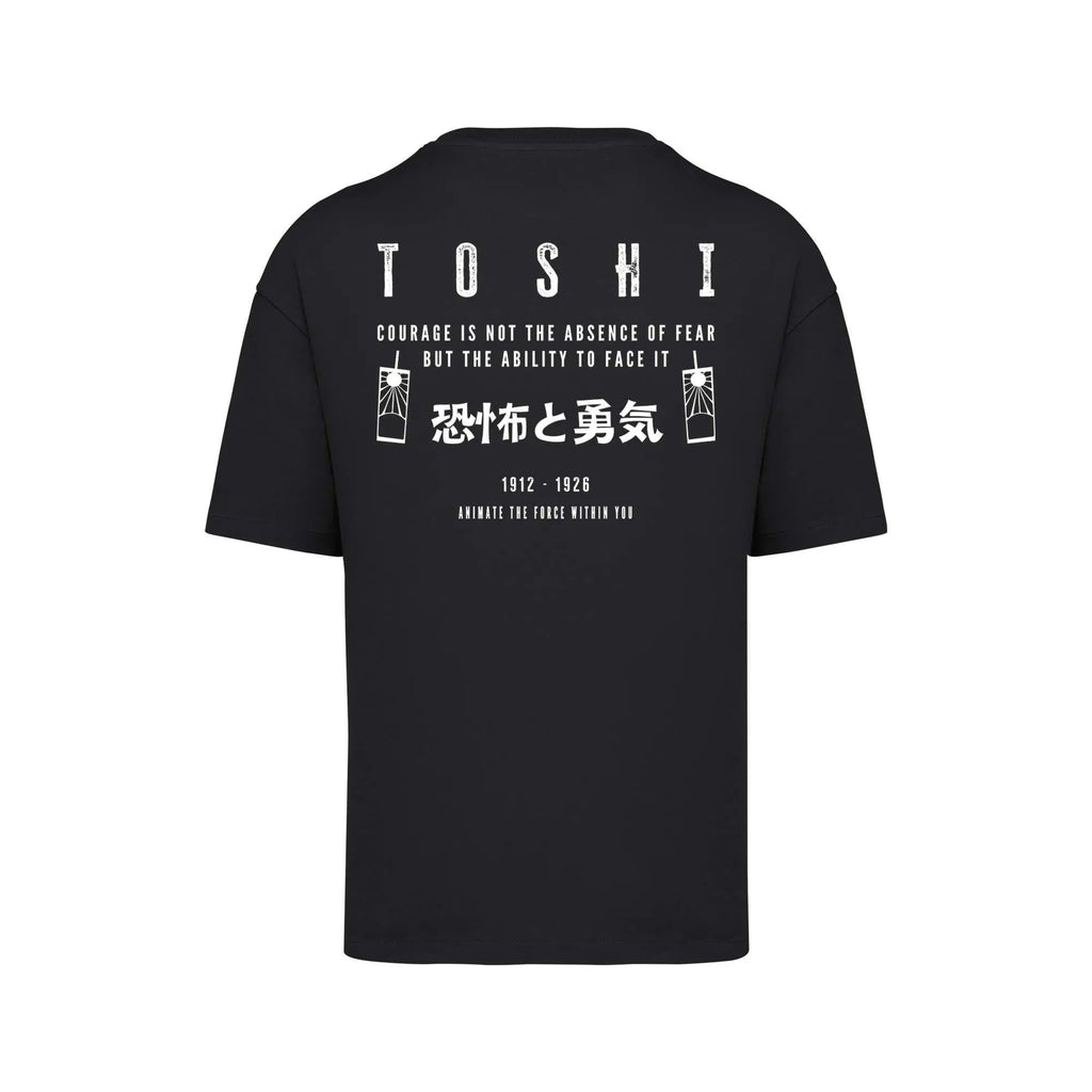 T-shirt oversize noir TOSHI “Fear and Courage” pour homme, inspiré de l’univers de Demon Slayer, style manga japonais et streetwear sportif.