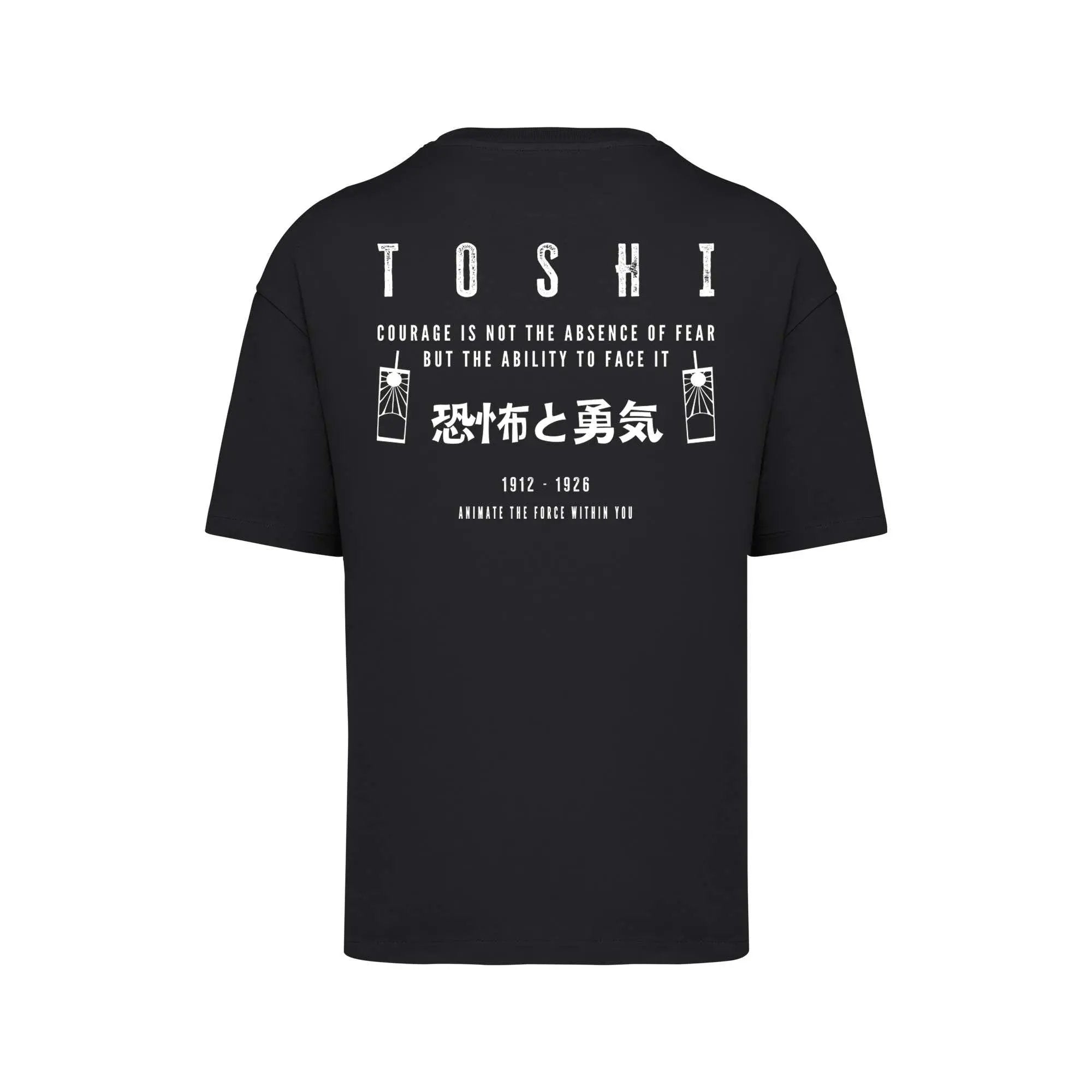 T-shirt oversize noir TOSHI “Fear and Courage” pour homme, inspiré de l’univers de Demon Slayer, style manga japonais et streetwear sportif.