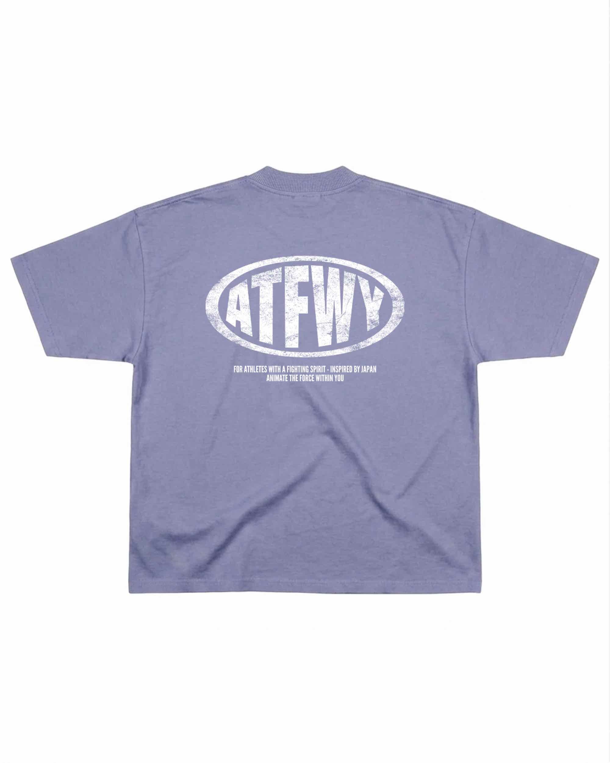 T-shirt oversize de couleur violette présenté à plat de dos, avec un visuel des lettres ATFWY en rouge, destiné aux athlètes et inspiré de la culture japonaise.