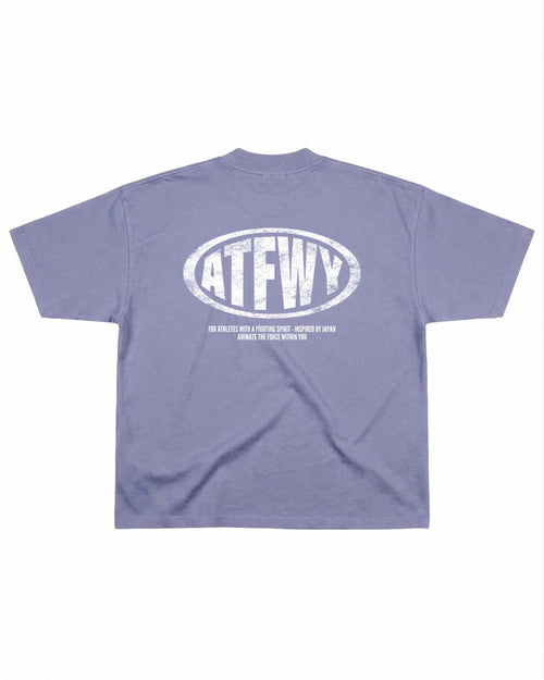 T-shirt oversize de couleur violette présenté à plat de dos, avec un visuel des lettres ATFWY en rouge, destiné aux athlètes et inspiré de la culture japonaise.