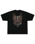 T-shirt oversize de couleur noire présenté à plat de dos avec un visuel inspiré de l’anime l’Attaque des Titans, représentant un bouclier et des ailes.