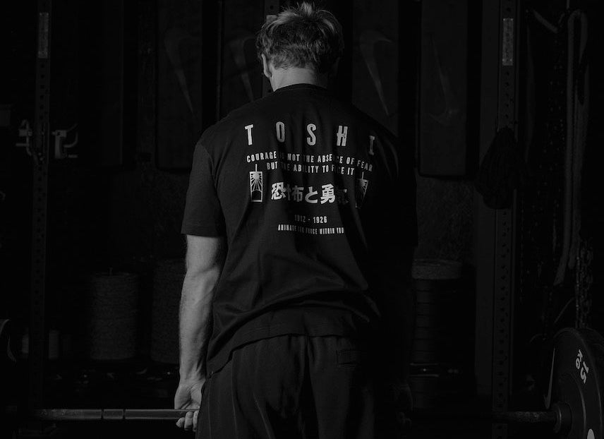 T-shirt oversize TOSHI pour homme, inspiré de l’univers des mangas et animes, style japonais et streetwear sportif.