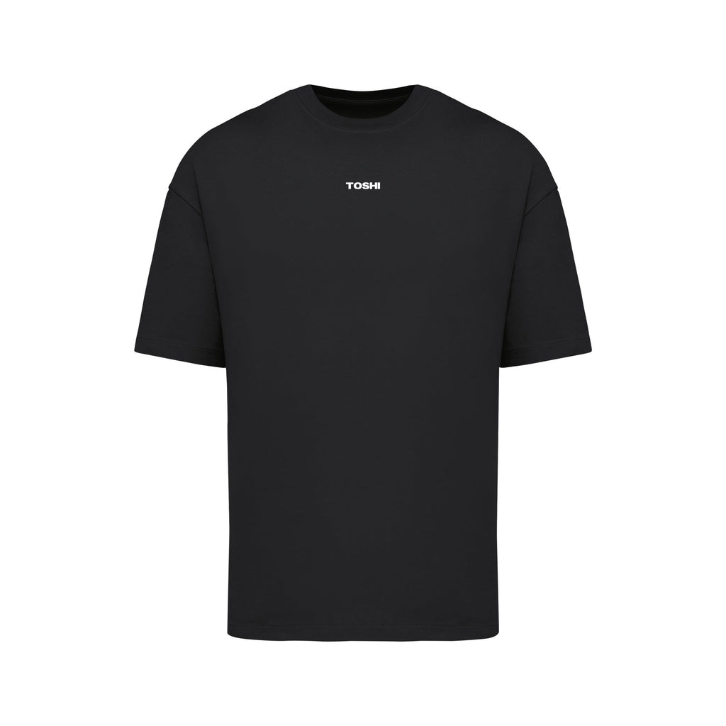 T-shirt oversize noir TOSHI pour homme, inspiré de l’univers des mangas et animes, style japonais et streetwear sportif.