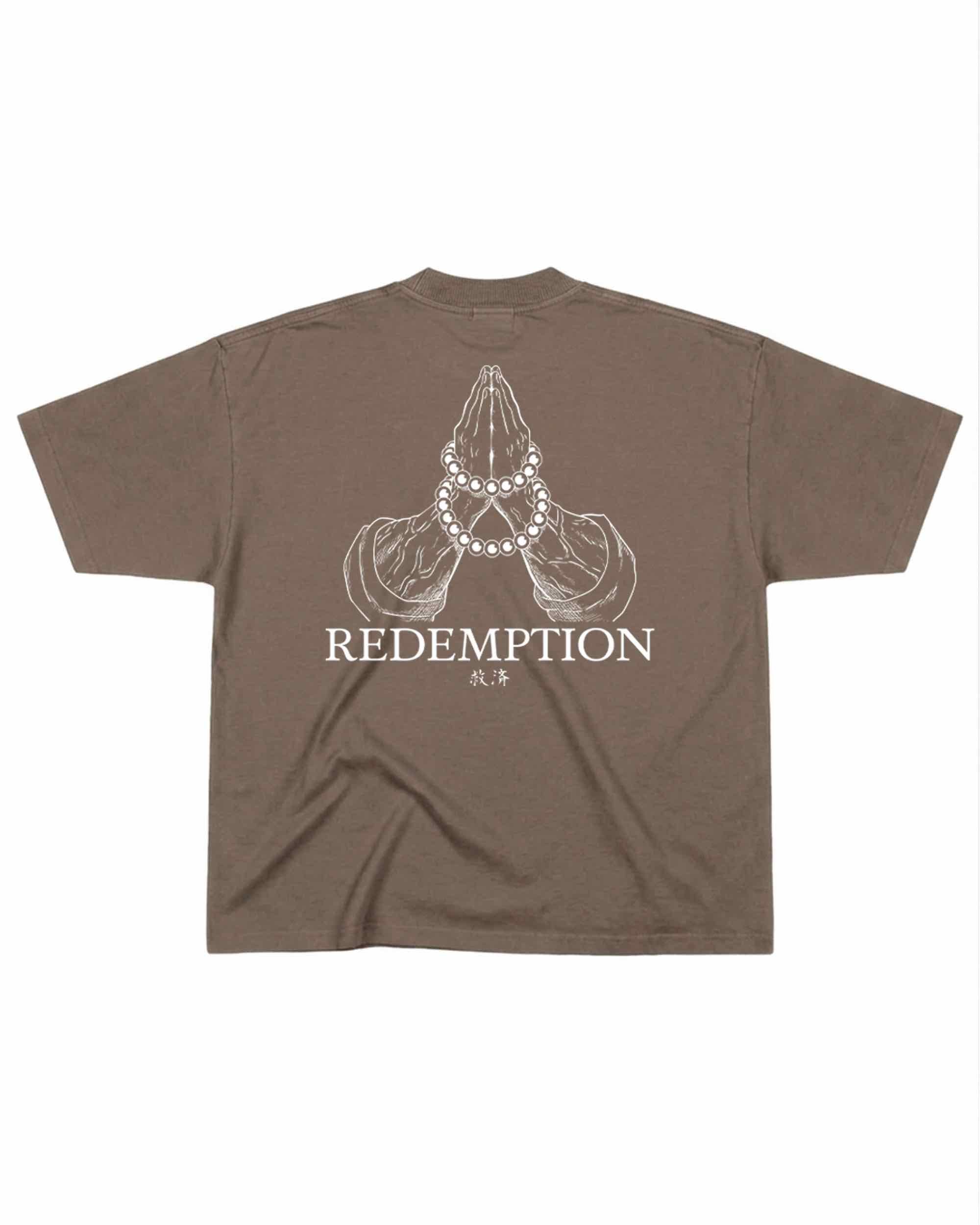T-shirt oversize de couleur mocha présenté à plat de dos avec un visuel inspiré de l’anime demon slayer, représentant les mains du pilier Gyomei.