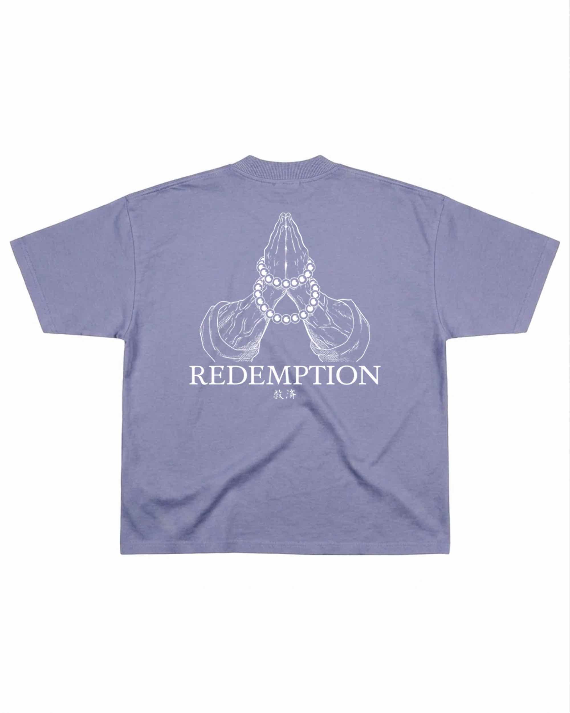 T-shirt oversize de couleur violette présenté à plat de dos avec un visuel inspiré de l’anime demon slayer, représentant les mains du pilier Gyomei.